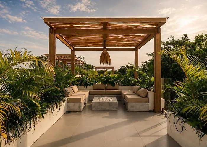 Villa New Tropical - Private Pool & Sunset Rooftop *