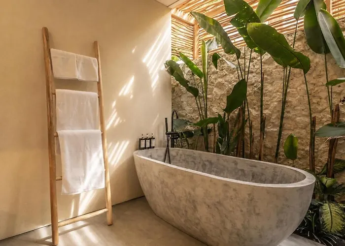Villa New Tropical - Private Pool & Sunset Rooftop *
